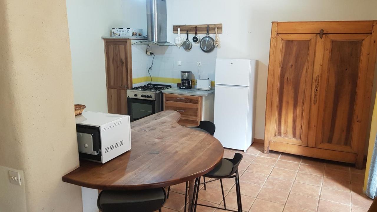 maison isolée dans les vignes et les bois Valady Extérieur photo