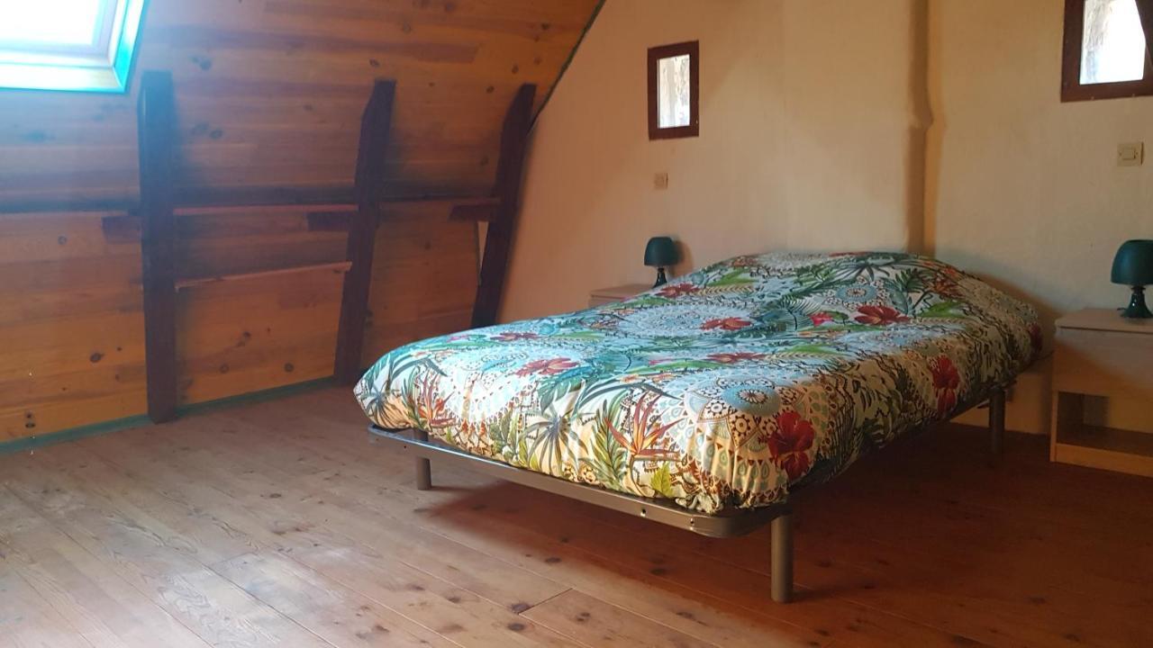 maison isolée dans les vignes et les bois Valady Extérieur photo