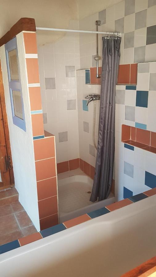 maison isolée dans les vignes et les bois Valady Extérieur photo