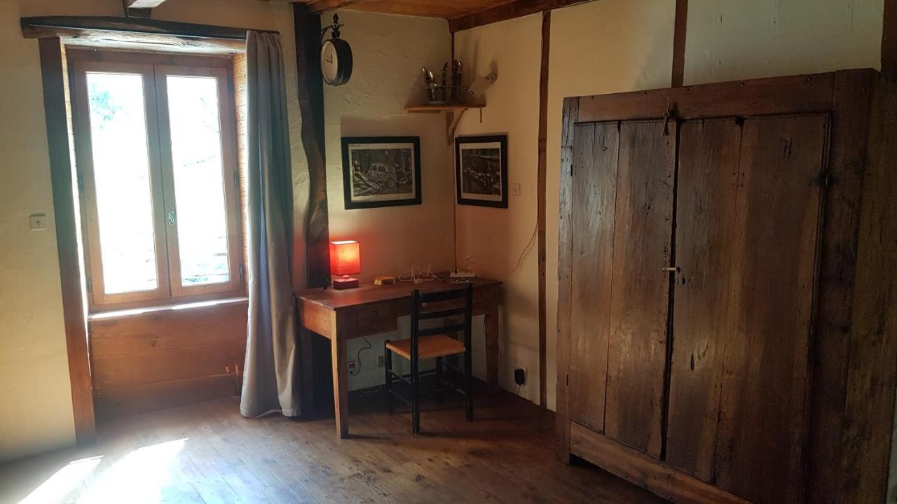 maison isolée dans les vignes et les bois Valady Extérieur photo